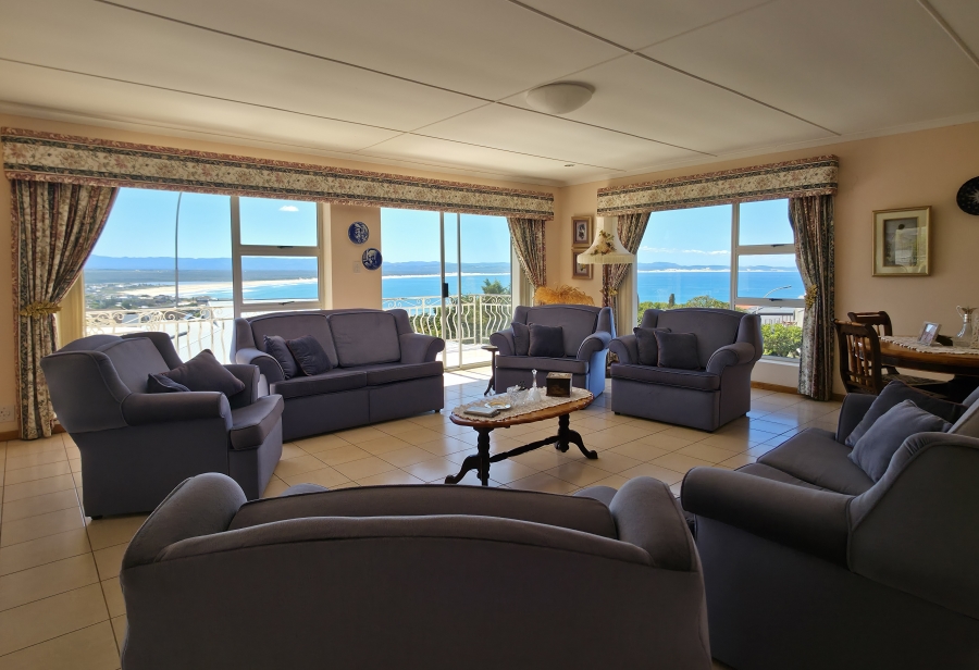 6 Bedroom Property for Sale in Wavecrest Eastern Cape